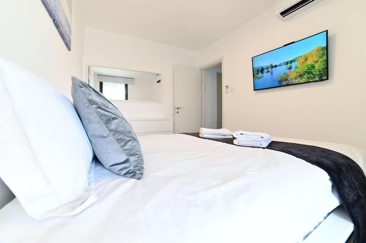 L.T.D- My View. 2 Bedroom Apartment By The Lake. Tiberias Exterior photo